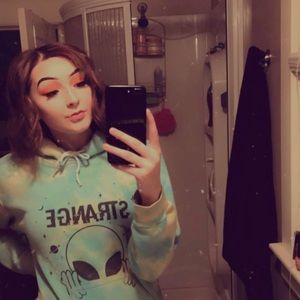 Meet your Posher, Alexis